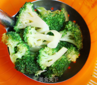 奇异果西兰花鱼肉沙拉的做法步骤：4