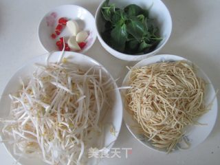 荆芥豆芽拌干丝的做法步骤：1