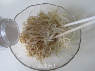 荆芥豆芽拌干丝的做法步骤：4