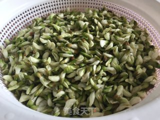 槐花麦饭的做法步骤：2