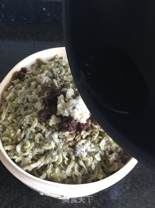 槐花麦饭的做法步骤：11