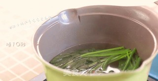 菠菜厚蛋烧—5分钟元气早餐的做法步骤：1