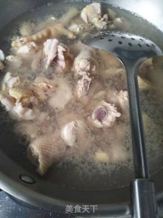 麻辣红烧鸡块的做法步骤：1