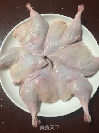 椒麻盐水琵琶鸭腿的做法步骤：1