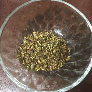 椒麻盐水琵琶鸭腿的做法步骤：6