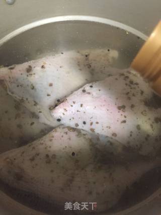 椒麻盐水琵琶鸭腿的做法步骤：10