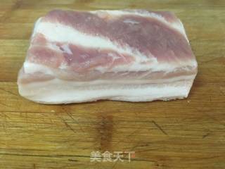 五花肉炖豆角的做法步骤：1