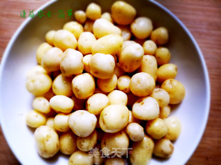 干烧迷你小土豆的做法步骤：1