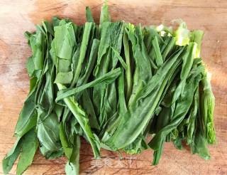 豆豉鲮鱼油麦菜的做法步骤：2