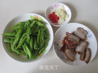 杭椒炒卤肉的做法步骤：1