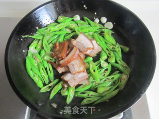 杭椒炒卤肉的做法步骤：5