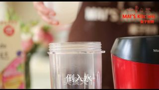 冰爽细腻-草莓冰沙的做法步骤：2
