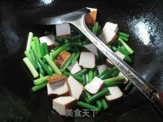 蒜薹香干炒鸡心的做法步骤：2