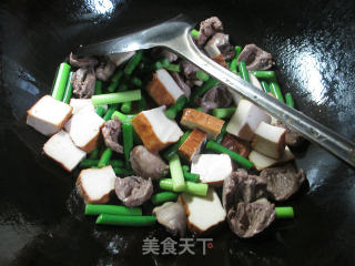 蒜薹香干炒鸡心的做法步骤：3