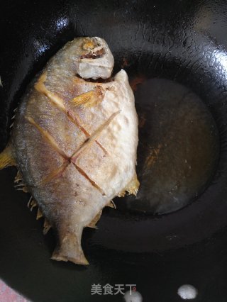 普宁豆酱煮金鲳鱼的做法步骤：8