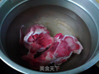 玉米榴莲壳炖猪骨的做法步骤：5