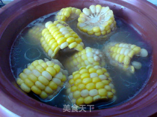 玉米榴莲壳炖猪骨的做法步骤：10