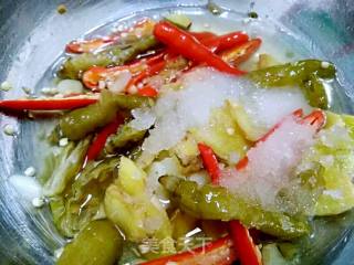 双椒腌豆角的做法步骤：1