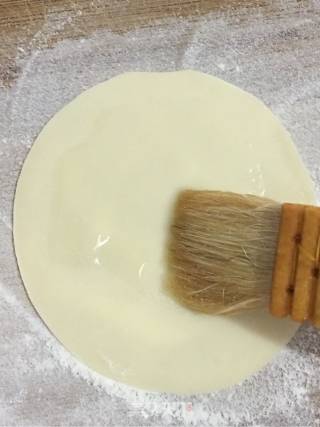 香酥葱油饼(饺子皮）的做法步骤：2