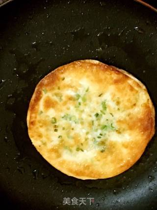 香酥葱油饼(饺子皮）的做法步骤：6
