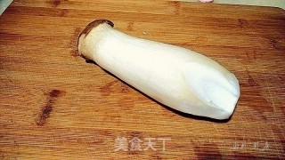 宫爆菇丁的做法步骤：1