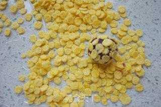 玉米片紫薯球的做法步骤：4