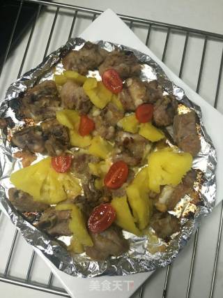 香烤菠萝奶酪排骨的做法步骤：1