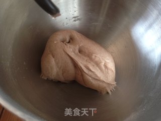 火腿青红椒披萨的做法步骤：2