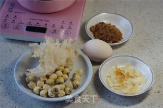 鸡蛋银耳莲子糖水的做法步骤：1