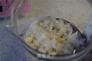 鸡蛋银耳莲子糖水的做法步骤：2