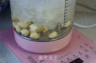 鸡蛋银耳莲子糖水的做法步骤：5