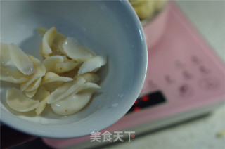 鸡蛋银耳莲子糖水的做法步骤：6