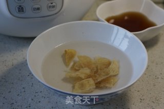 黄酒炖鱼肚的做法步骤：2
