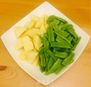 土豆焖芸豆的做法步骤：3