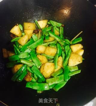土豆焖芸豆的做法步骤：7
