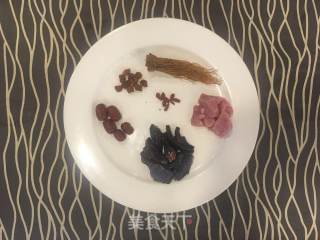 红参花胶炖乌鸡汤的做法步骤：5