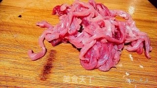 韭黄肉丝的做法步骤：1