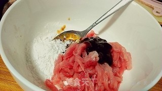 韭黄肉丝的做法步骤：2