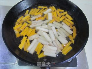 山药西芹炒南瓜的做法步骤：4