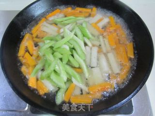 山药西芹炒南瓜的做法步骤：5