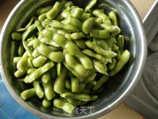 五香毛豆的做法步骤：1