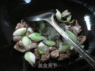 大葱炒鸡心的做法步骤：3