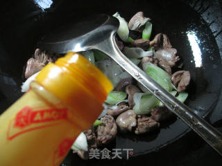 大葱炒鸡心的做法步骤：4