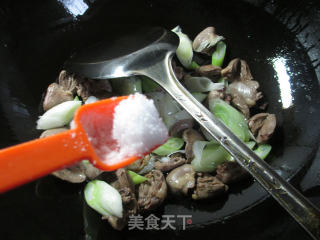 大葱炒鸡心的做法步骤：5
