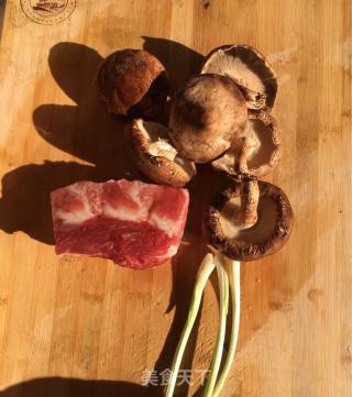 香菇肉片的做法步骤：1
