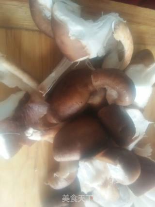 蒜烧三菌的做法步骤：2
