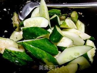 蒜蓉豆豉炒双瓜的做法步骤：3