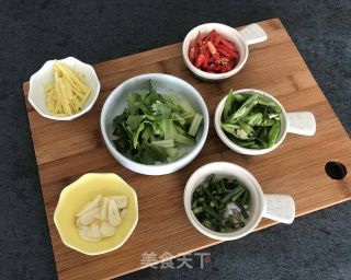 姜葱炒花甲的做法步骤：2