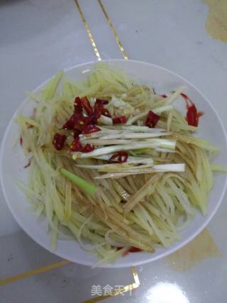 炝拌土豆丝的做法步骤：6