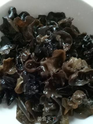凉拌木耳的做法步骤：1